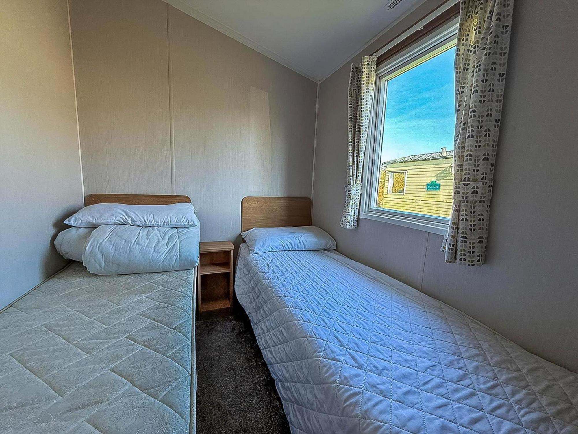 Lovely 8 Berth Caravan In Southview Holiday Park, Ref 33042Tc Скегнес Екстериор снимка