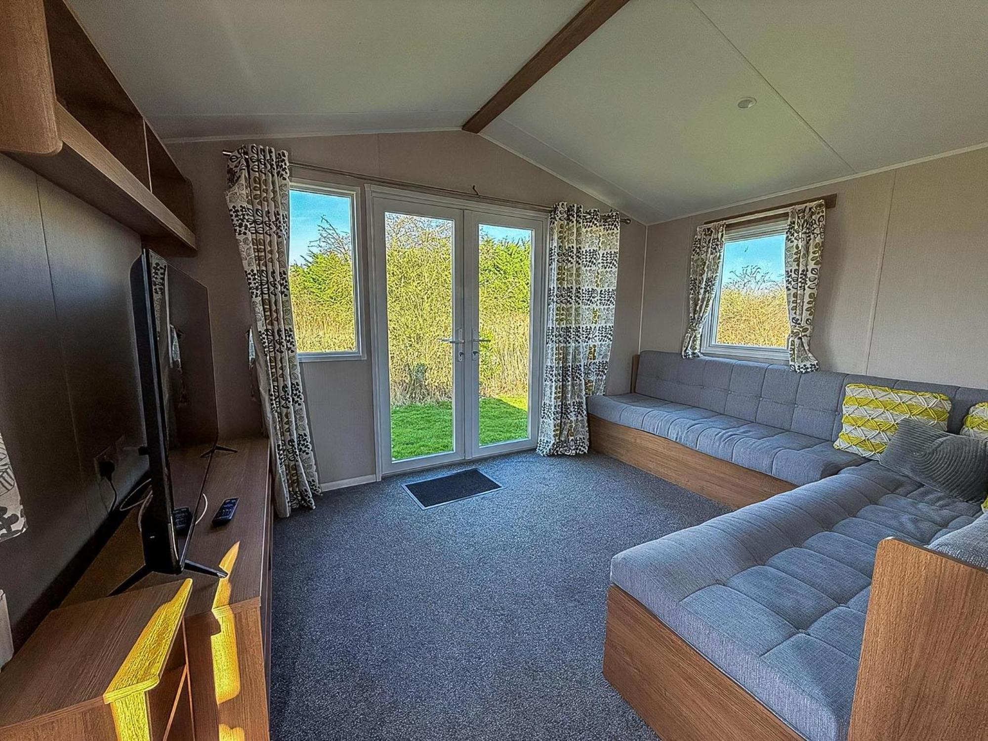 Lovely 8 Berth Caravan In Southview Holiday Park, Ref 33042Tc Скегнес Екстериор снимка
