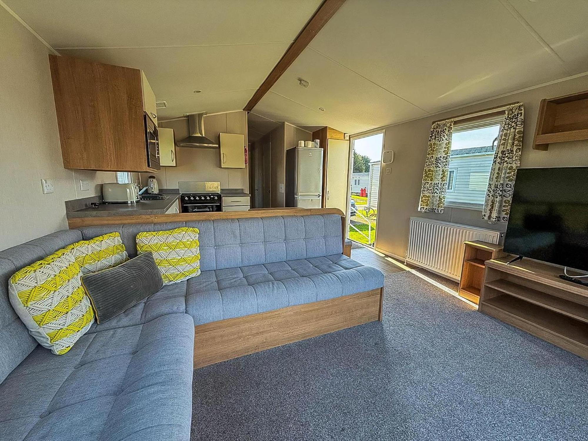 Lovely 8 Berth Caravan In Southview Holiday Park, Ref 33042Tc Скегнес Екстериор снимка