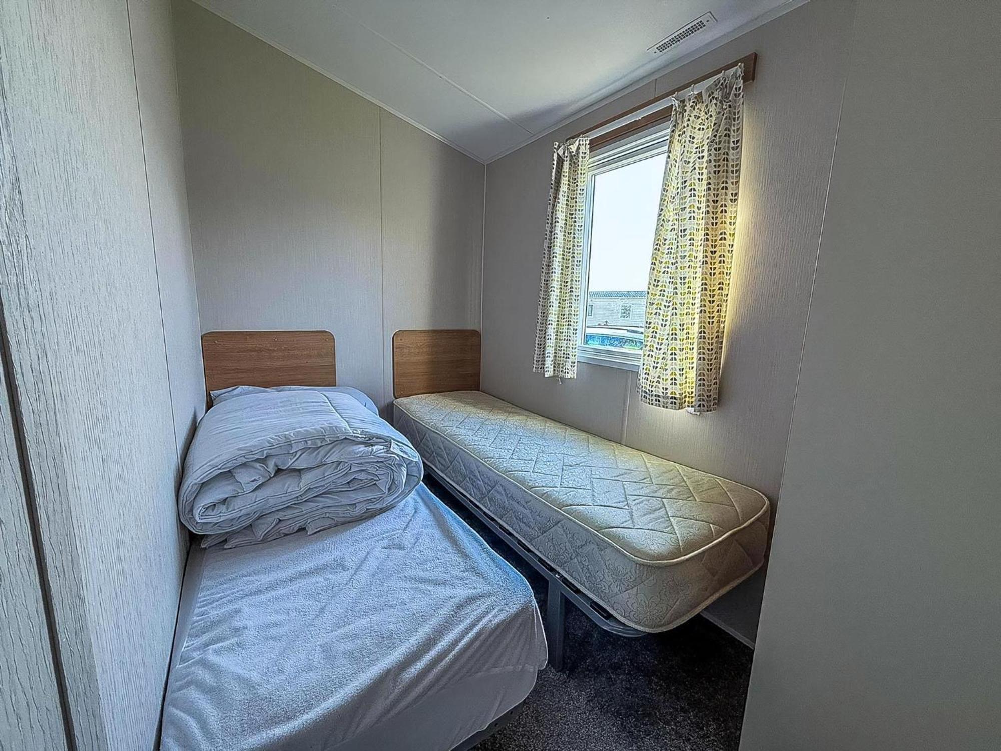Lovely 8 Berth Caravan In Southview Holiday Park, Ref 33042Tc Скегнес Екстериор снимка